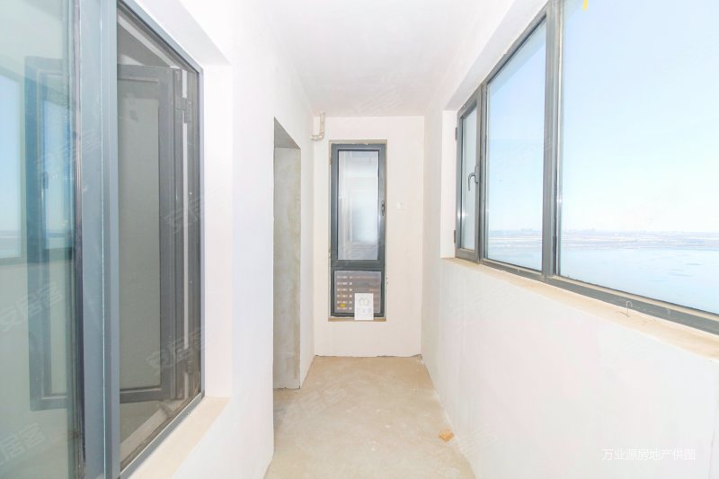 绅湖公馆南北通透大3室128平米65万可谈单价低现房