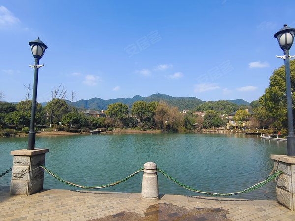 杭州富阳银湖九龙山庄(别墅)九龙山庄(别墅) 4室2厅3卫 410平 精装修