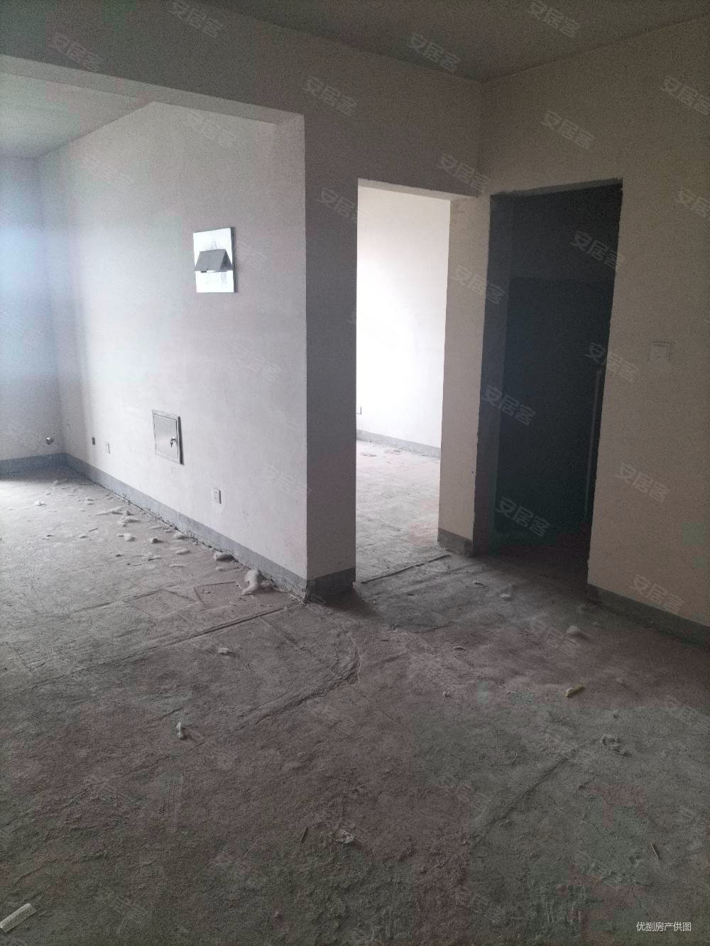 北城华府3室2厅2卫108㎡南45万