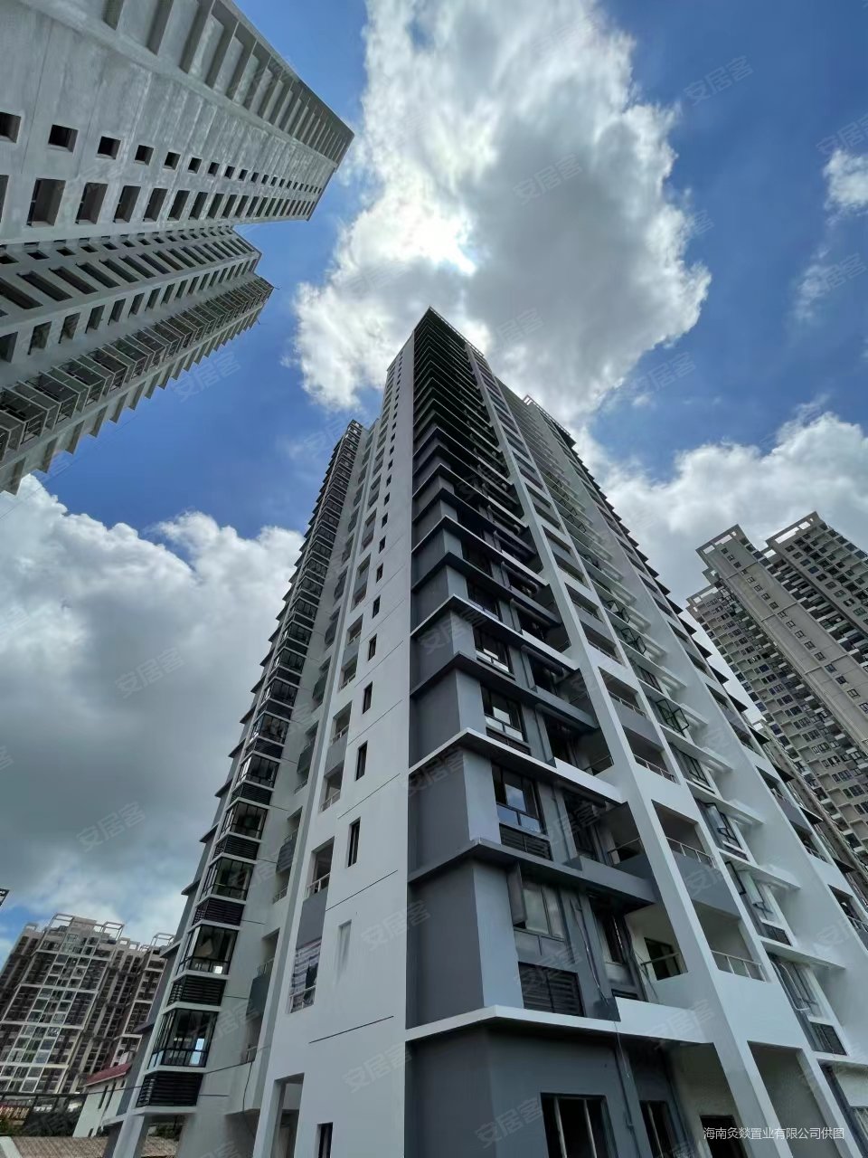 开发商精装交房,庆豪万景峯二手房,180万,3室2厅,2卫,120平米-海口