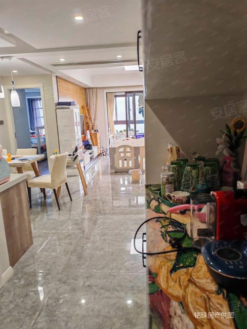 光明领御 房龄新 购物方便 小三房 带电梯 车位充足
