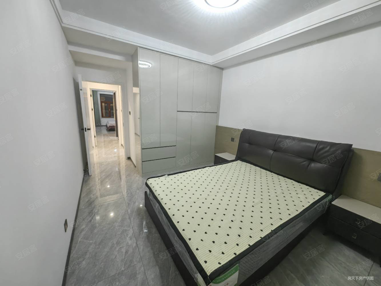 世纪嘉园3室2厅2卫141㎡南北94.8万