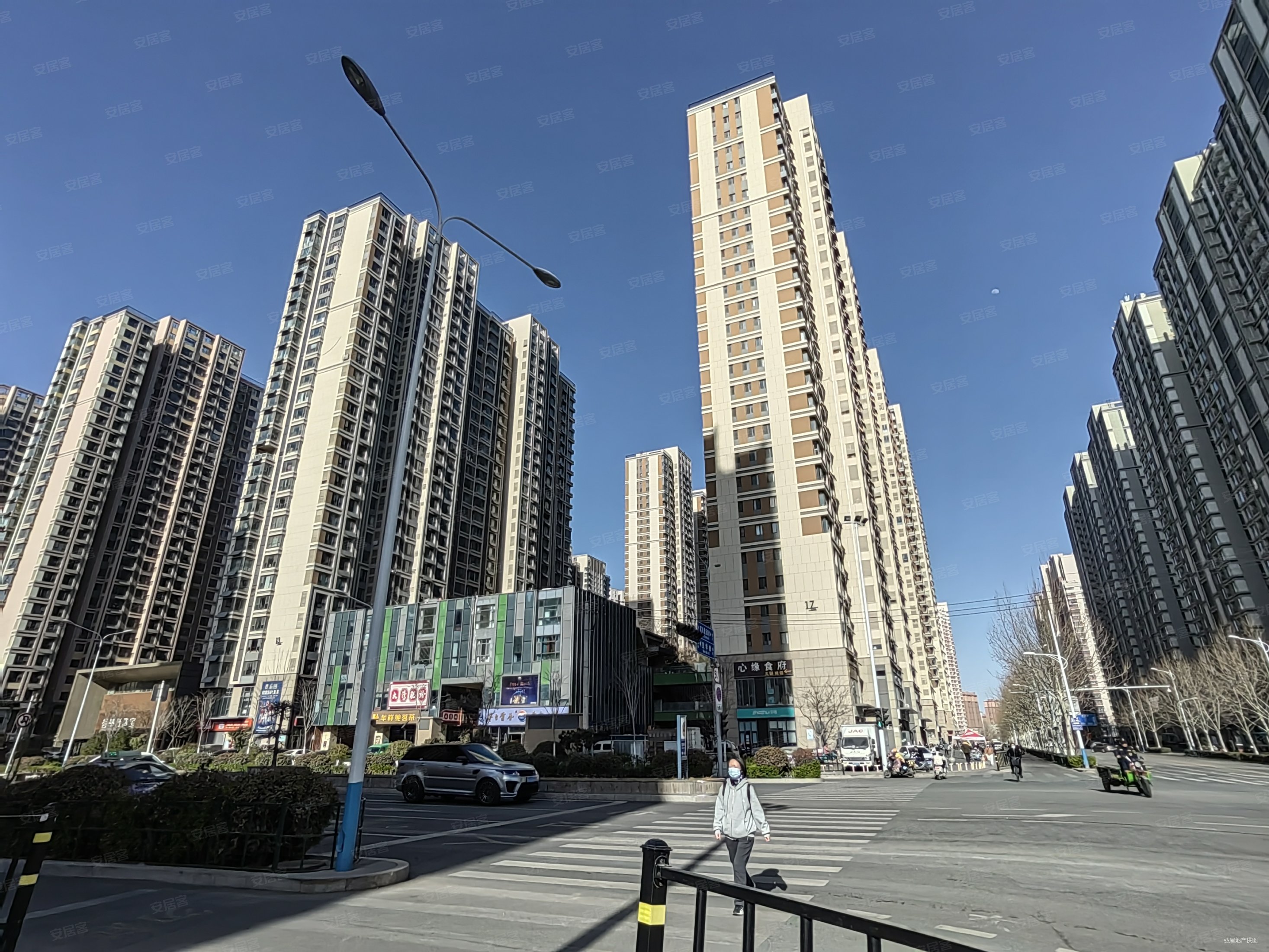 豪华装修 拎包入住 送地下室 全天采光刺眼 世茂天城名泉春晓