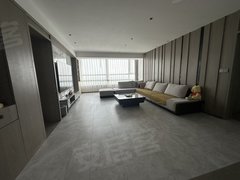 丹东振兴六纬路小学学区江景大宅丽水湾小区 全新豪华装修基本未住三室两卫 包物业取暖出租房源真实图片