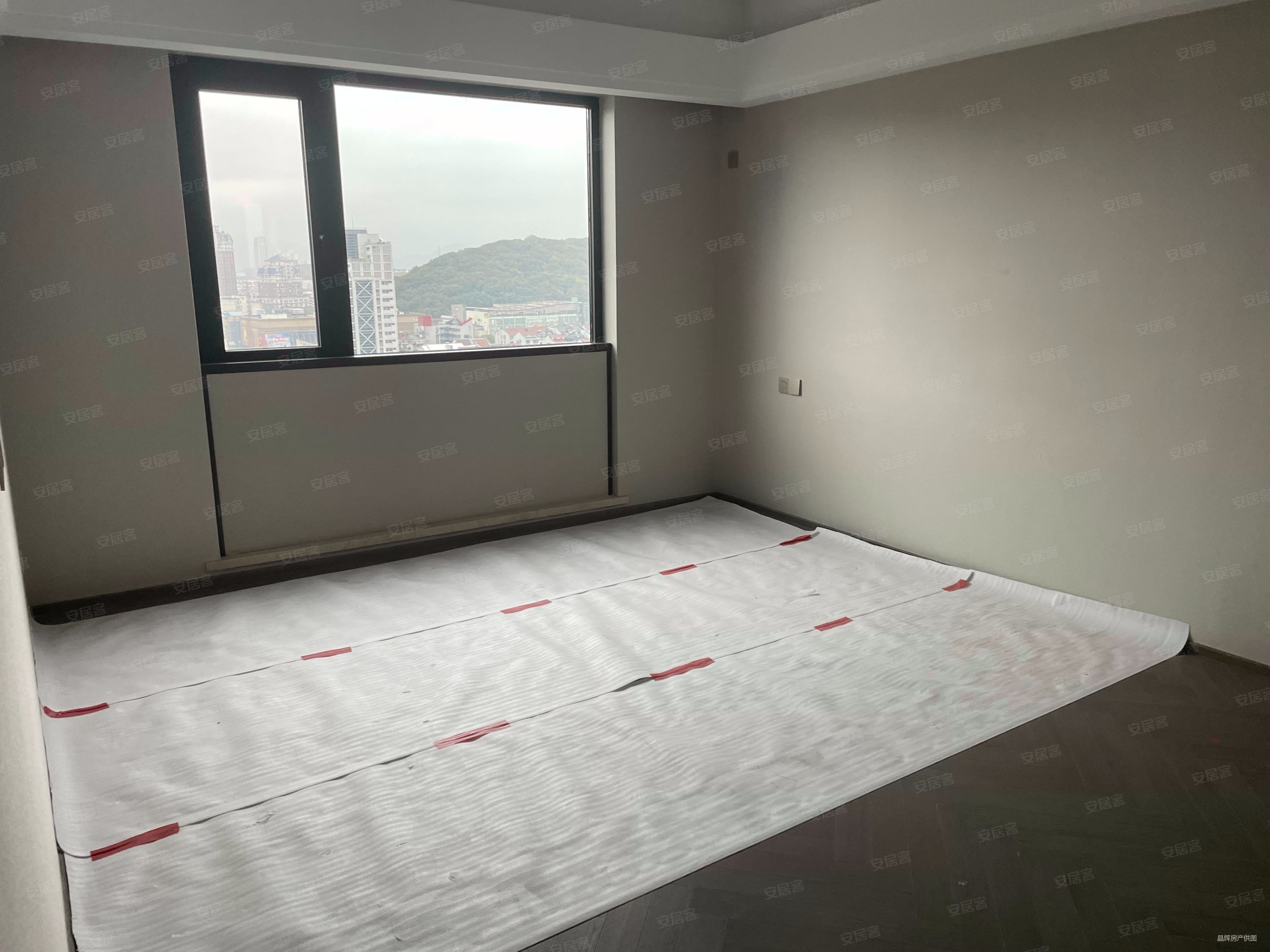 龙山名都4室2厅3卫169㎡南北285万