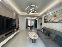 茂名茂南文化广场，闹中取静 轻奢现代，4房2厅2卫，自用家具，有车位出租房源真实图片