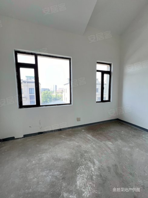 绿地海域香颂(别墅)3室2厅1卫137㎡南北105万