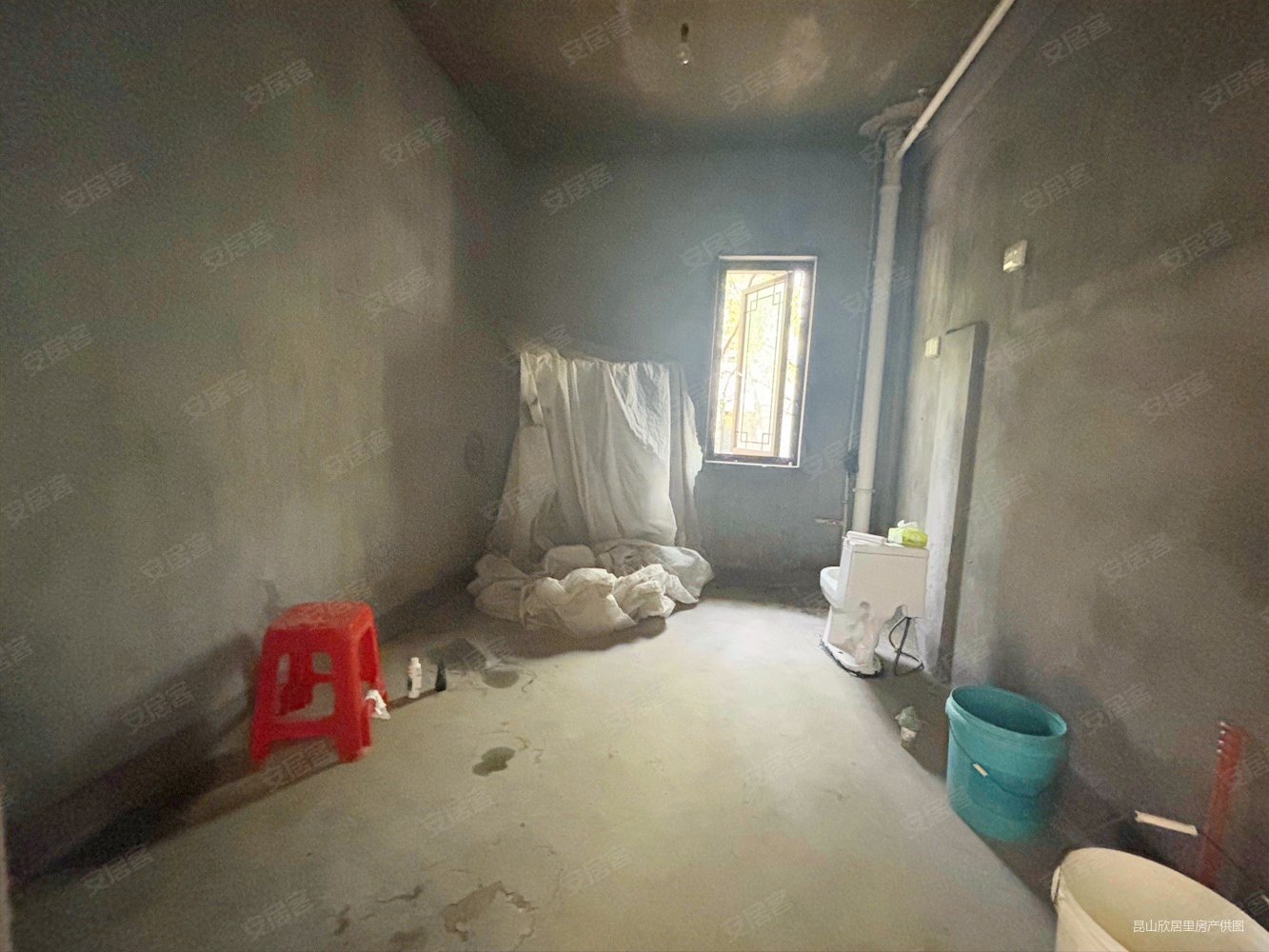 南湖秋月4室2厅4卫258㎡南320万