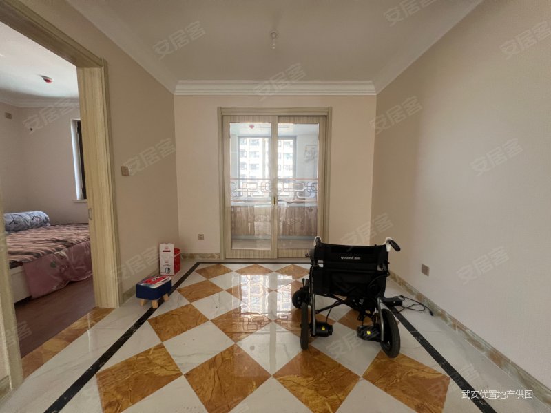 银河御府3室2厅2卫130㎡南北110万