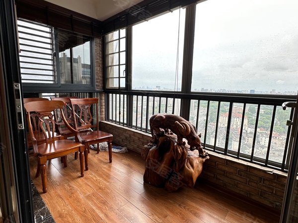 湖州吴兴西南新城得力浅水湾九八医院  市中心 银泰城  爱山广场