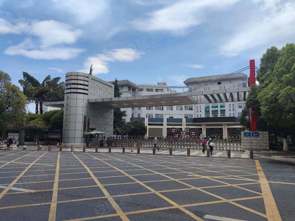 昆明五华高新区烟草科技园宿舍整租 师大附中隔壁园林环境低楼层3室