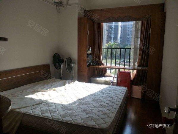 万科缤纷四季 4房急售280万 低市场价20万 带学位 可