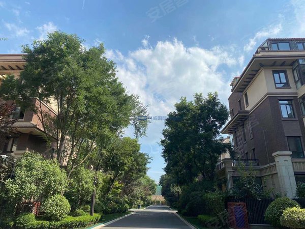 青岛城阳流亭龙湖滟澜海岸澜庭龙湖滟澜海岸澜庭 带车位 精装套三双卫