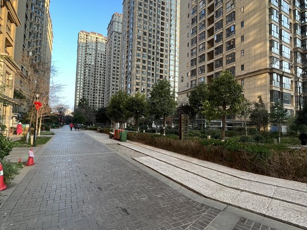 昆明西山棕树营中昆医大广场云大医院对面 昆一中附近 三号地铁口
