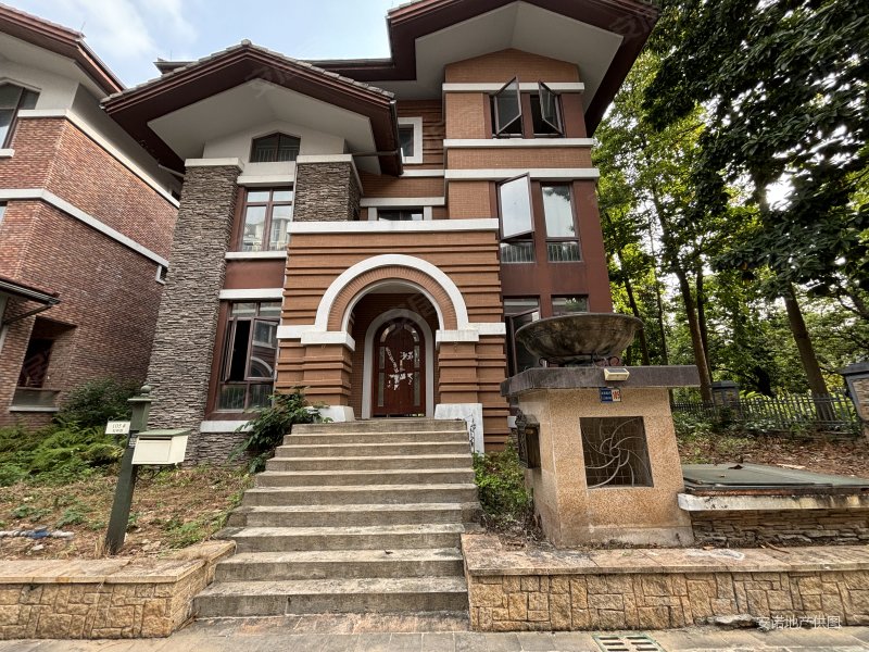 锦绣一期848平独栋别墅 端头位 大花园 价格好谈