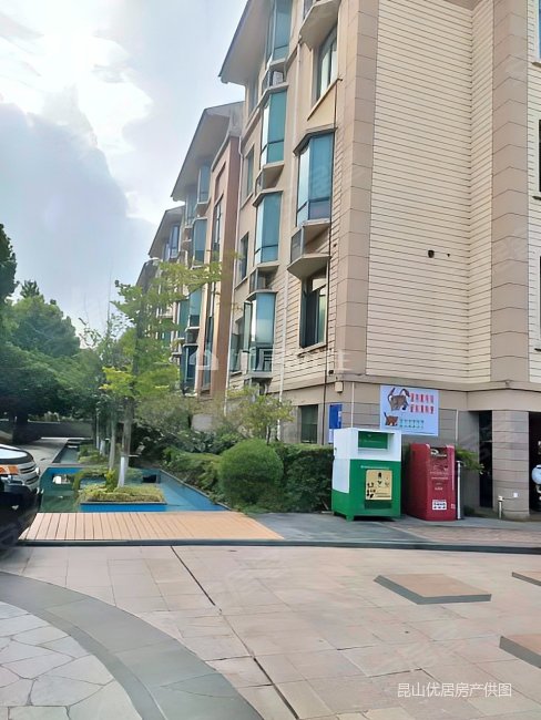 新港湾南北通透交通便利精装可拎包入住商品住宅