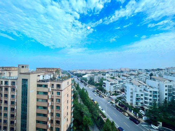 青岛崂山浮山前领世华府浮山前领世华府三居室,依山傍海 停车方便出租