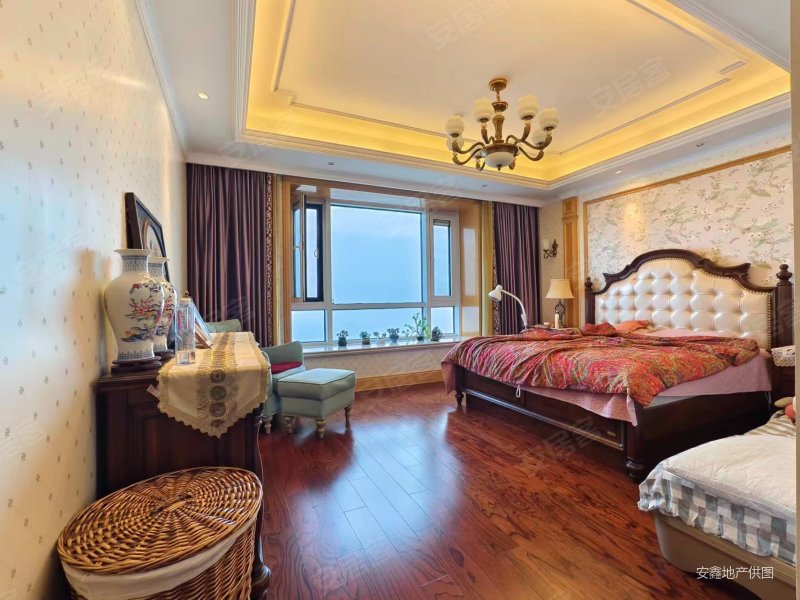 一线海景豪华装修,南北通厅四室三卫,采光充足,万达海公馆(甘井子)