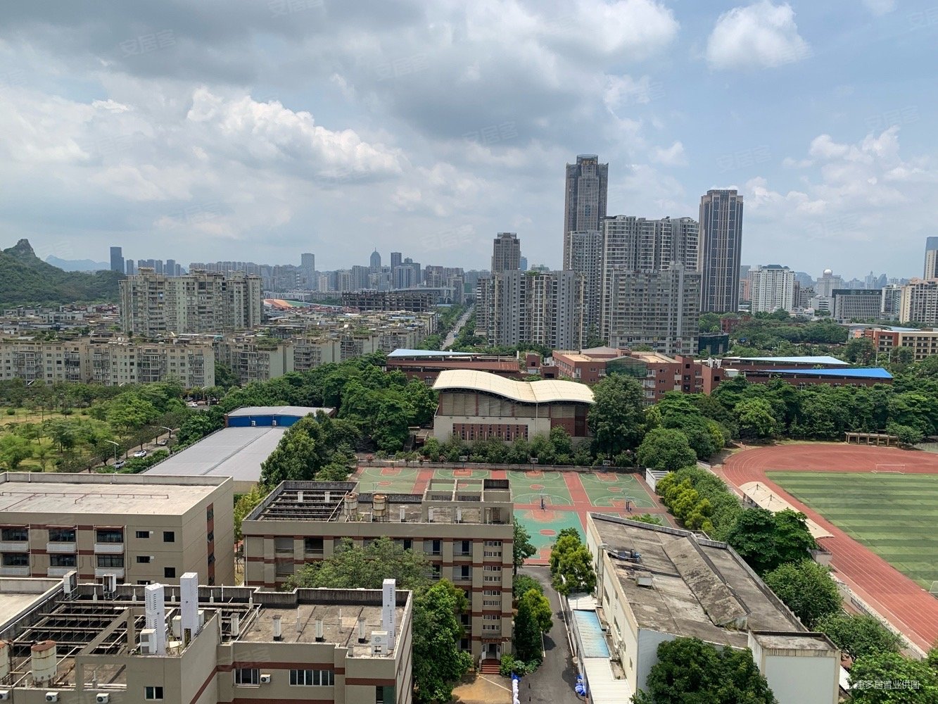 兴佳清华坊3室3厅2卫129.5㎡南130万