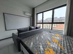 鹤壁淇滨世纪广场浙商步行街精装一室（无中费），百寸投影，拎包入住，押一付一出租房源真实图片