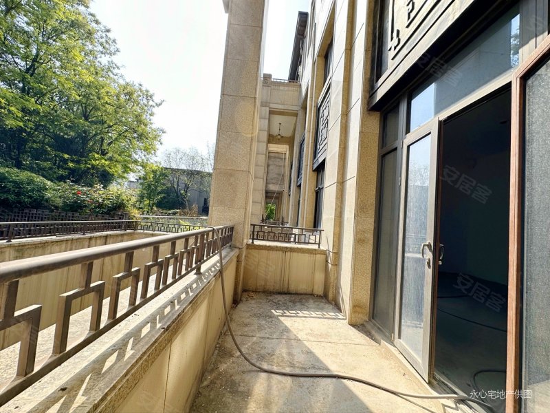 中海百贤府6室3厅7卫683.91㎡南北2880万