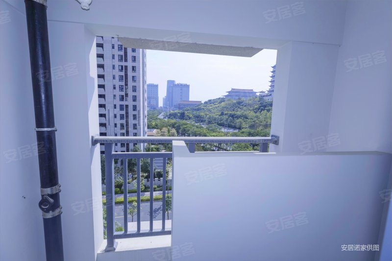 莲花首岸近地铁双卫格局次新房电梯房朝南