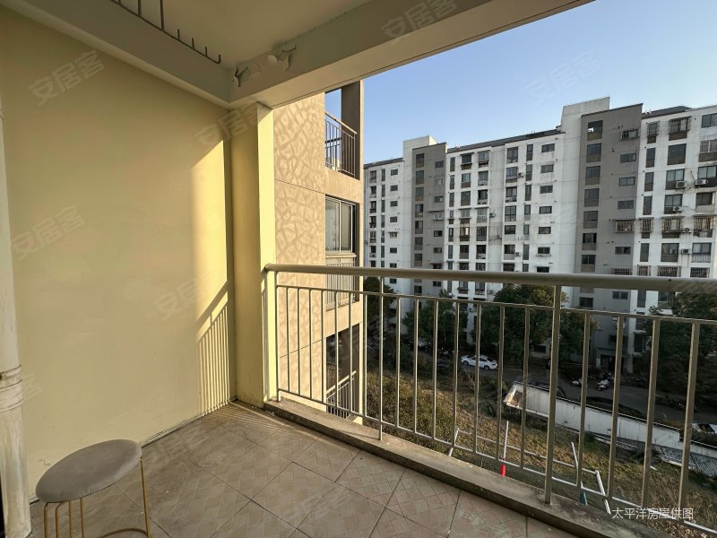 金鹤新城中房公寓