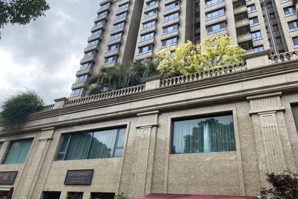 上海二手房 华府樟园 > 胡琳琳解读华府樟园小区不足