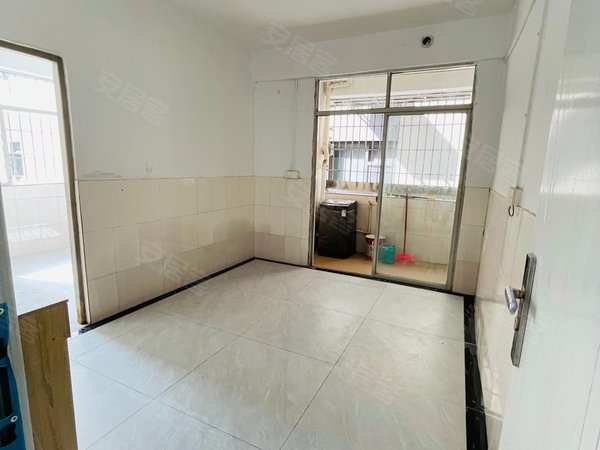 深圳龙华龙华共和新村近富士康 油松 文化广场,电梯高层采光两房一厅