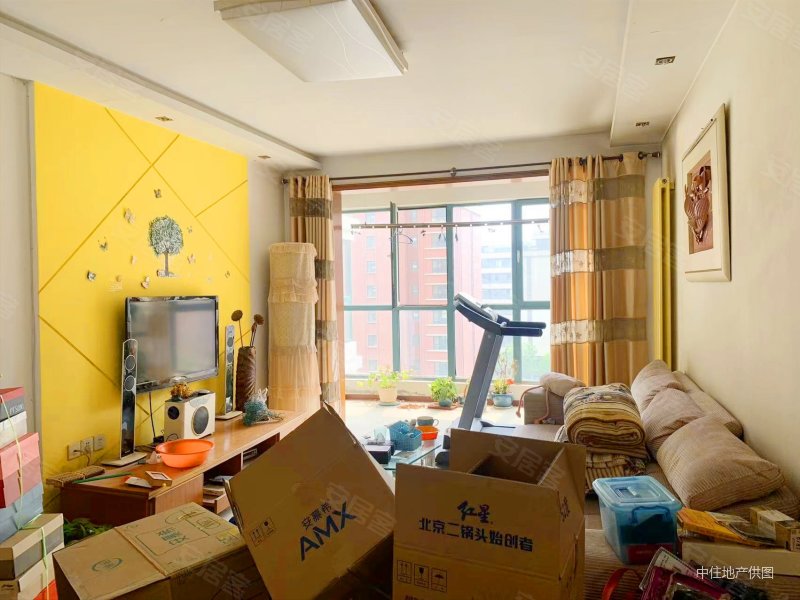 装修好 近医院 大两居 楼层好 购物方便 南北通透出门地铁口,现代逸居