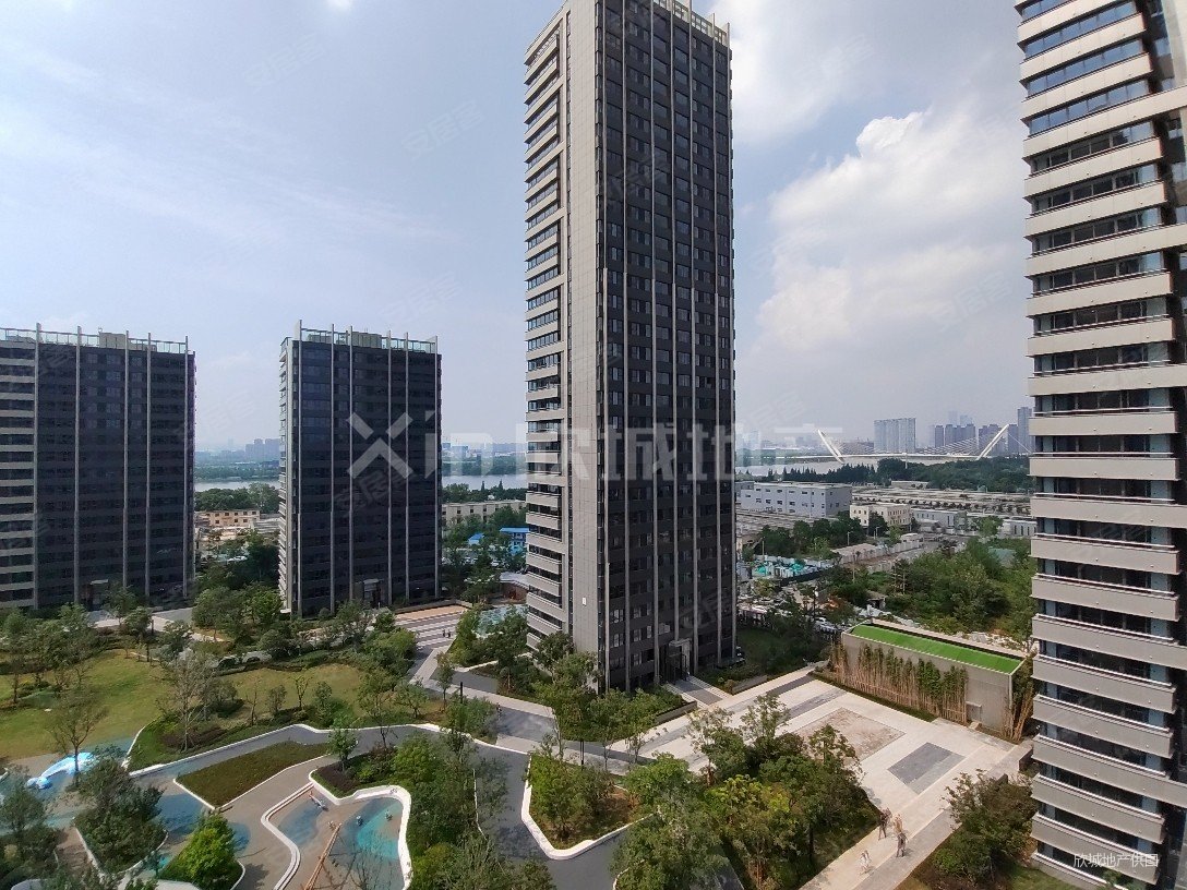 有钥匙 急售,华侨城天鹅堡二手房,660万,4室2厅,2卫,162平米-南京安居