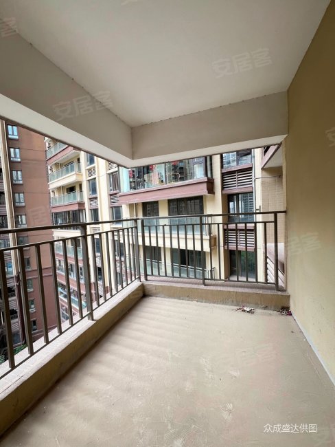 天御三期看花园中间楼层视野开阔安静旁边就是印象城