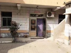 许昌禹州禹州城区胖东来附近三间两层独院 简单家具家电大院子能进三轮车出租房源真实图片