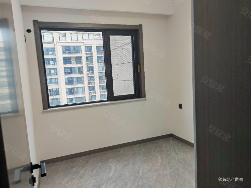 绿地峰辉精装大三室横厅采光更好南北通透全明户型诚心出售