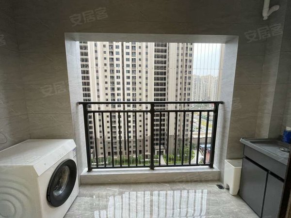 泉州惠安黄塘镇中骏珑景阁中骏珑景阁大四房出租 中间楼层 家具会配齐