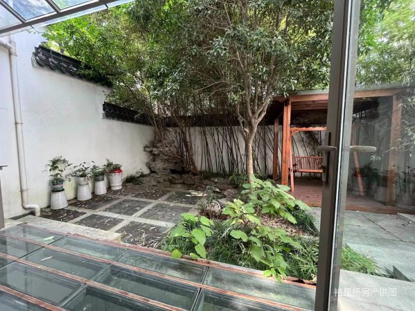 房东大跳水苏式园林水岸清华联排别墅全新装修