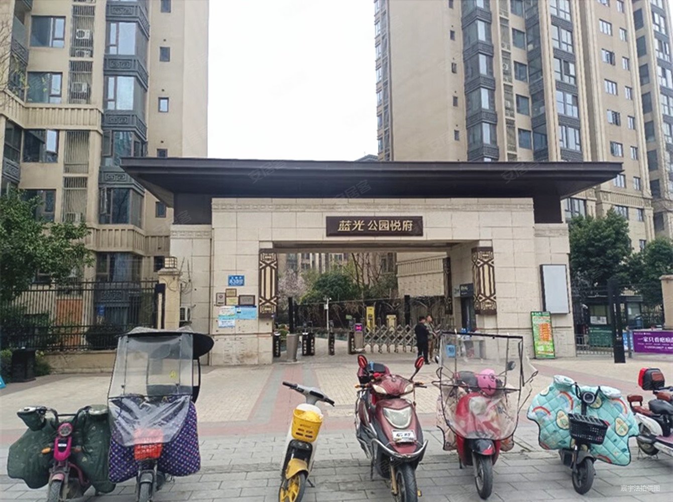 蓝光公园悦府159丸洋房中间楼层成外旁近地铁法拍