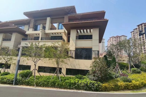 江俊荣解读招商兰溪谷特色 【小区户型】小区均为一梯两户的洋房,别墅