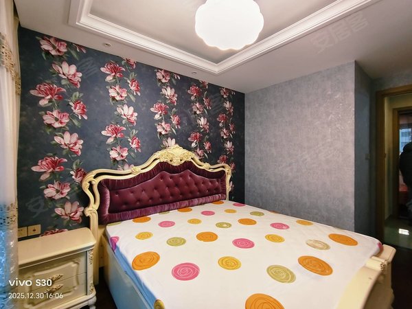 包头九原富力城富力城(D区)新装修 有空调 温馨两居 家具家电齐全拎包入住 干净立整出租房源真实图片