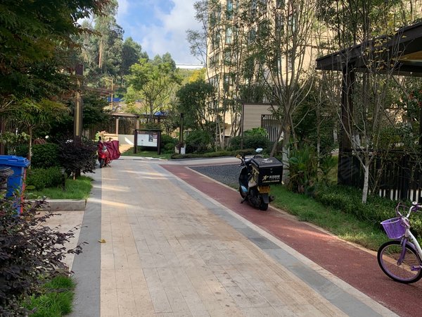 安宁德润香山府莲华小学旁 一梯两户板式洋房 精装三室两厅一卫出租