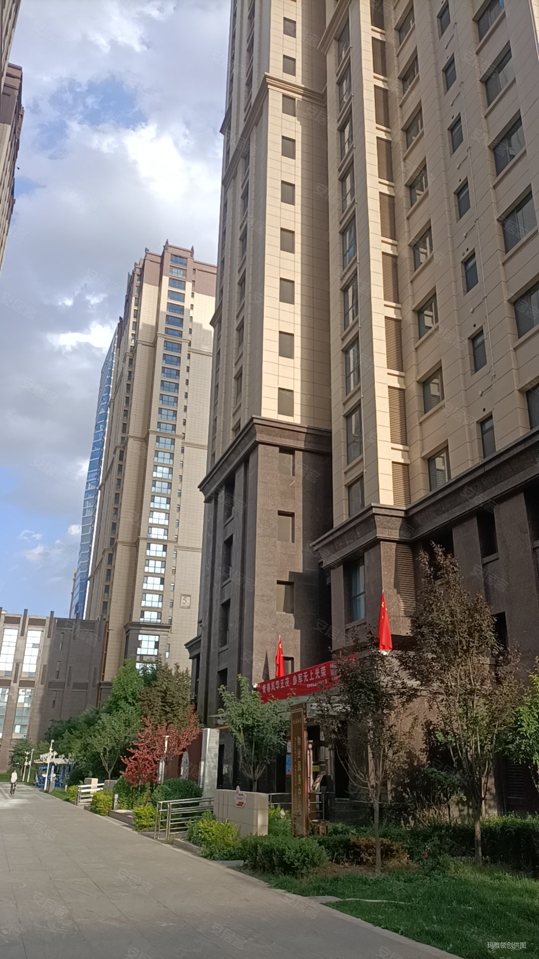 文庭雅苑4室2厅2卫184㎡南352万