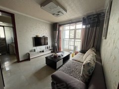 上海路阳光新城3楼精装公寓年租1.4万，有空调！