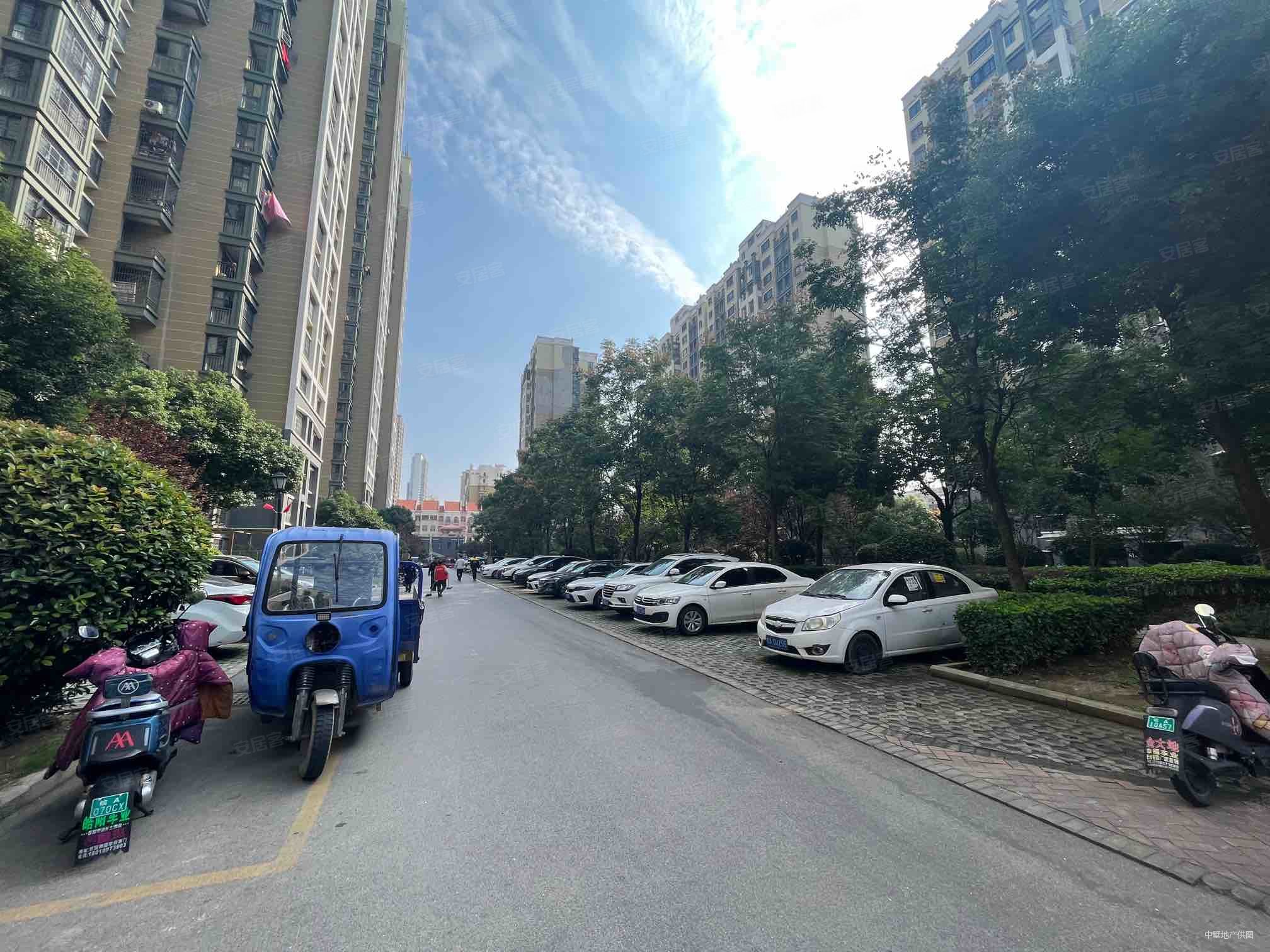 恒泰城果 交通便利 朝南 商业配套成熟 带电梯 满五