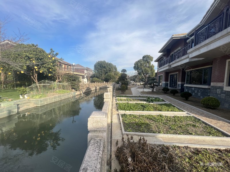 泗泾 满二 环境优美 豪华设计 低容积 产权清晰 楼层好,佘山银湖别墅