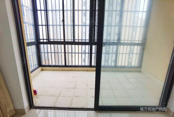 国兴大润发斜对美舍嘉苑采光好次新房商圈成熟采光好