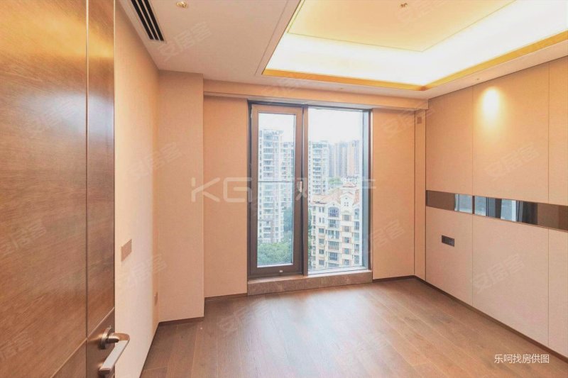 免装修  现买现住 通风已经做好 外滩壹号 感兴趣联系