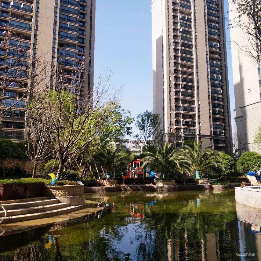 恒大名都近地铁两室低楼层东南向精装75平满两年