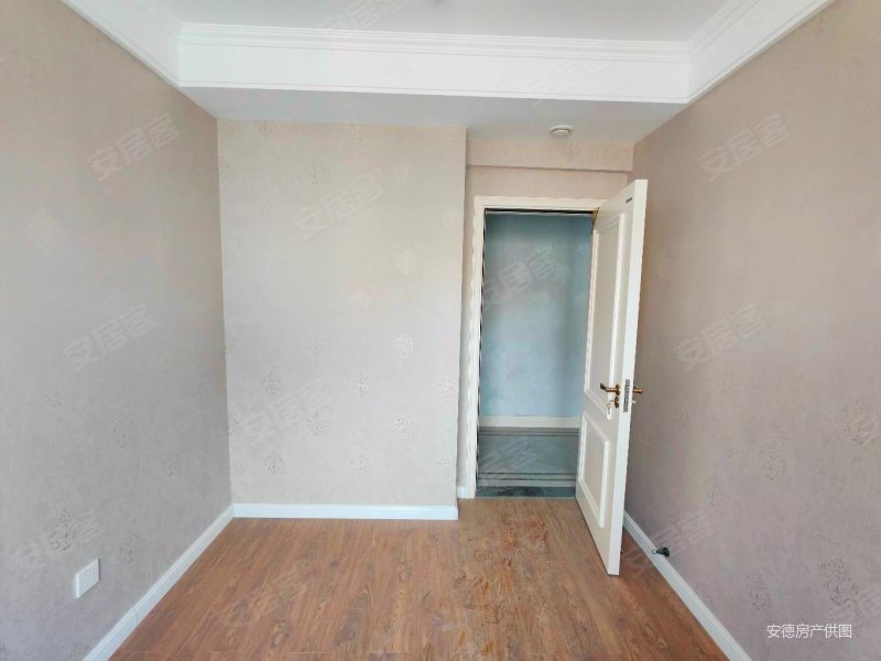 长城嘉峪苑一期3室2厅2卫124.31㎡南北150万