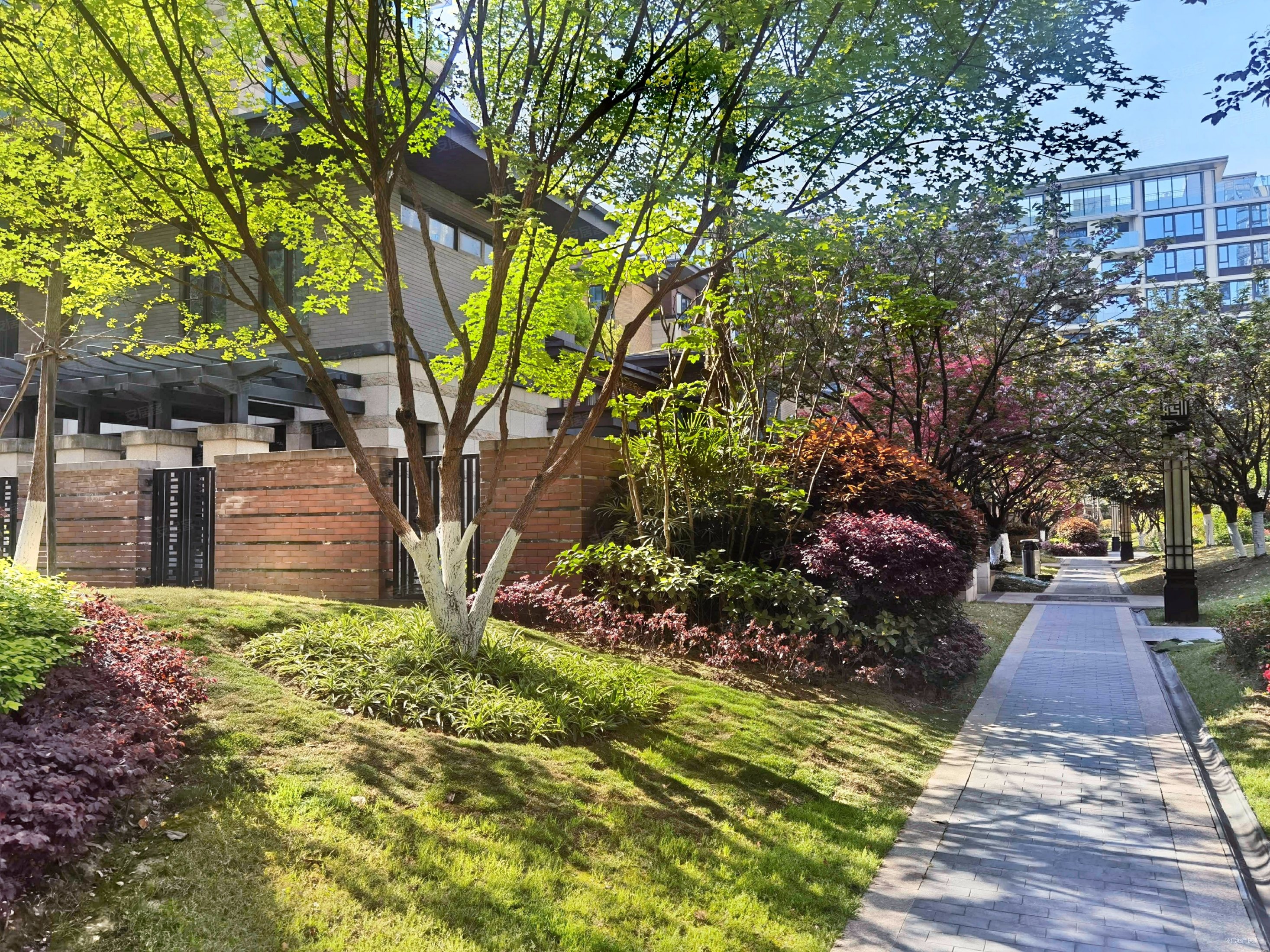 成都房产网>成都二手房>高新区二手房>大源二手房>万科公园5号(别墅)>