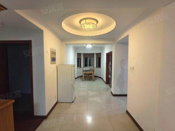 港岛花园二楼3房2厅2卫130平米出租靠近古镇